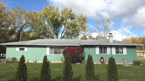 Photo of Algonquin, IL 60102 (MLS # 12635043)