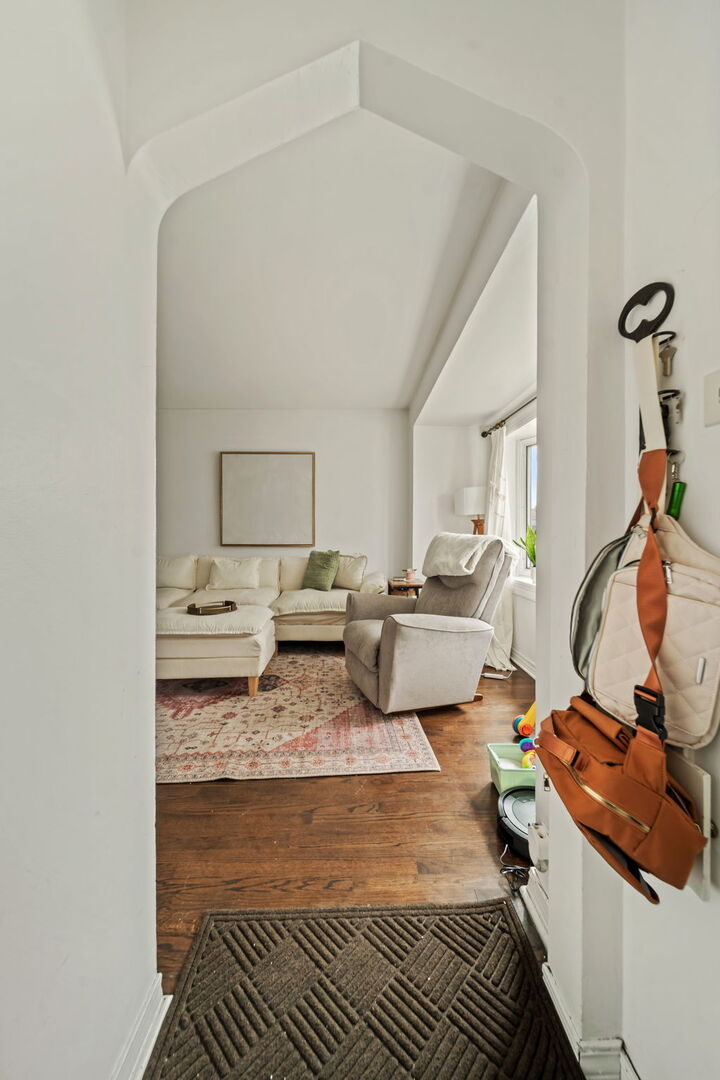 5805 S Kilbourn Avenue