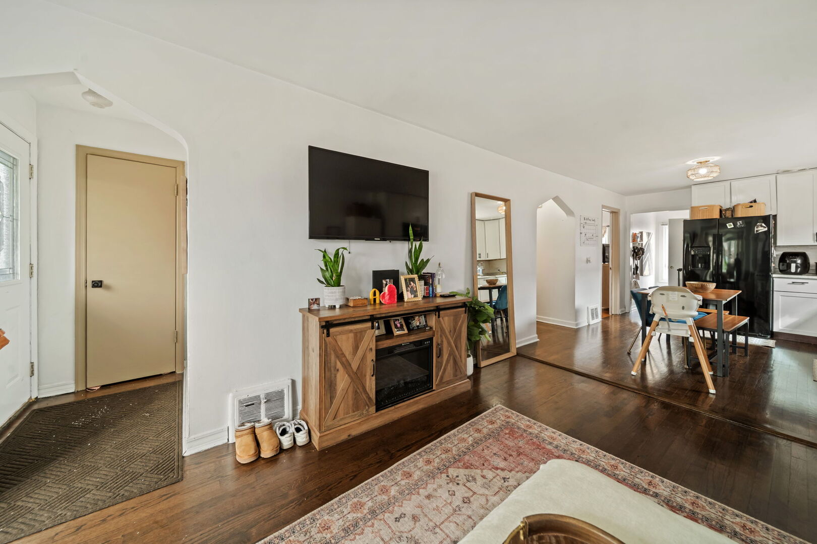 5805 S Kilbourn Avenue