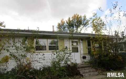 Photo of 600 N 12TH Street, Clinton, IA 52732 (MLS # QC4269252)