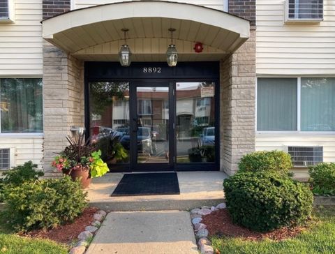 Photo of Des Plaines, IL 60016 (MLS # 12647766)