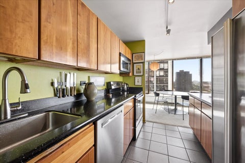 Tiny photo for 5455 N Sheridan Road #1812, Chicago, IL 60640 (MLS # 12746958)