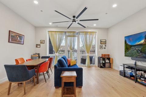 Tiny photo for 4932 N Kenmore Avenue #3N, Chicago, IL 60640 (MLS # 12525095)