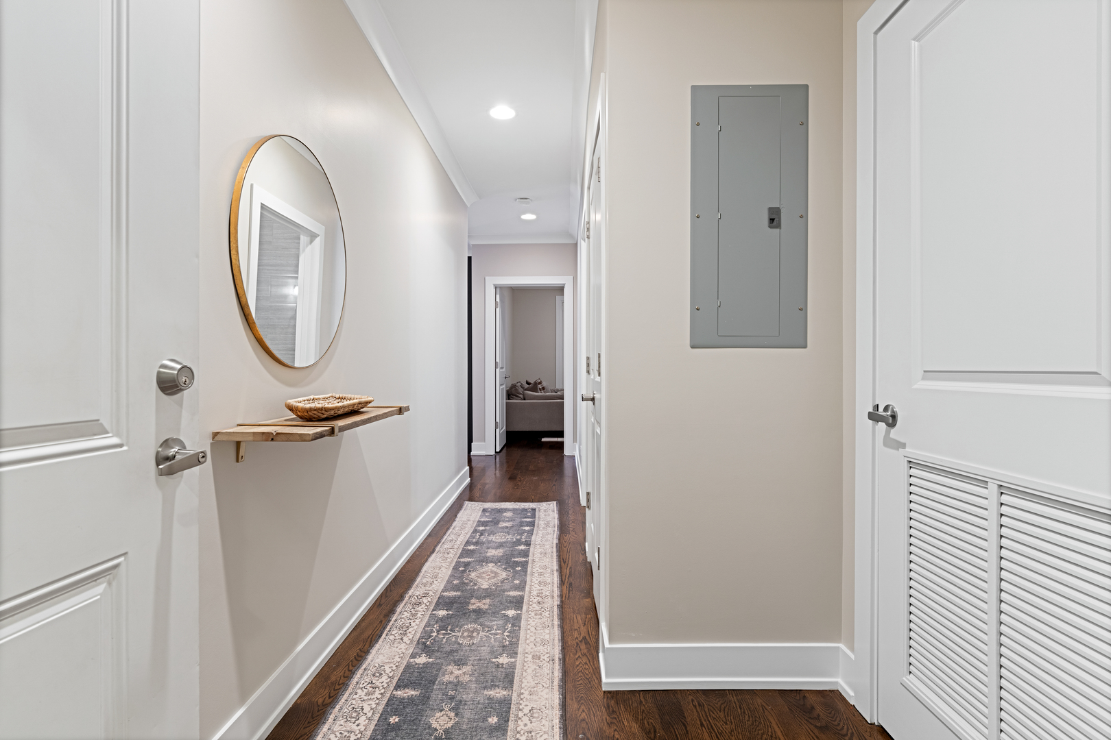 3047 N Oakley Avenue 206