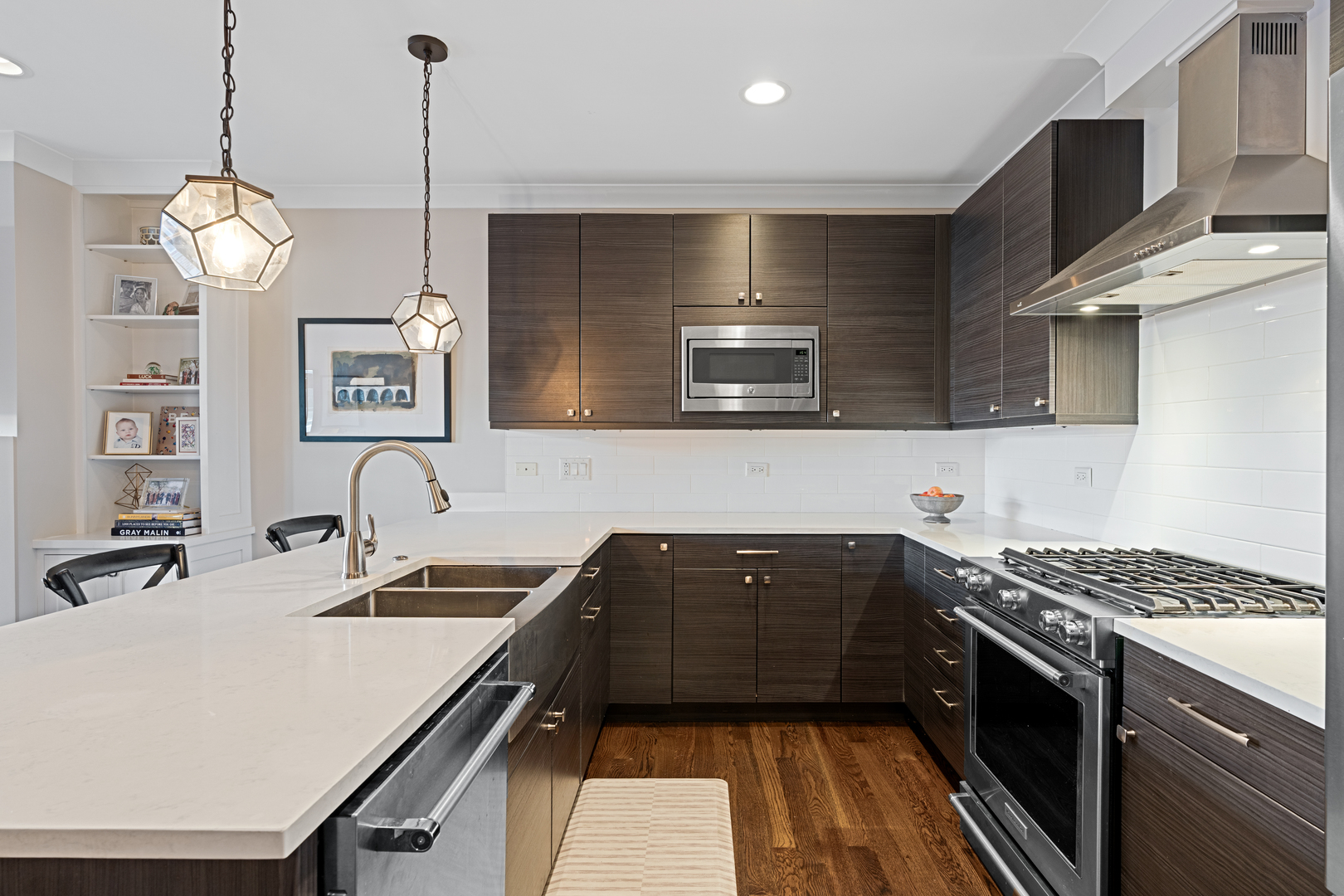 3047 N Oakley Avenue 206