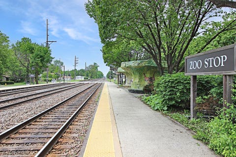 Tiny photo for 208 Parkview Road, Riverside, IL 60546 (MLS # 12677168)