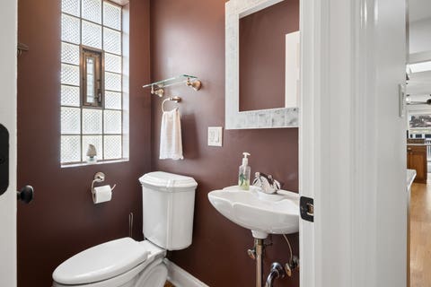 Tiny photo for 208 Parkview Road, Riverside, IL 60546 (MLS # 12677168)