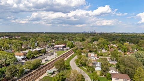 Tiny photo for 208 Parkview Road, Riverside, IL 60546 (MLS # 12677168)