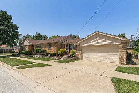 Tiny photo for 2928 W 92nd Street, Evergreen Park, IL 60805 (MLS # 12781339)