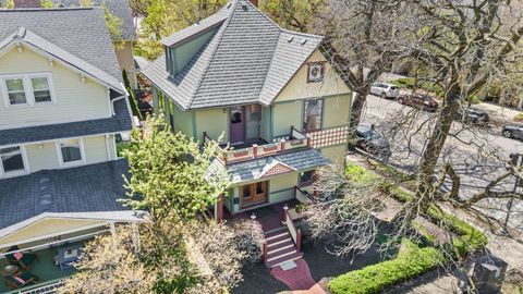 Tiny photo for 528 Greenwood Street, Evanston, IL 60201 (MLS # 12626189)