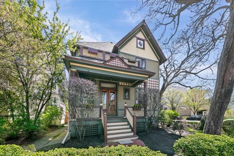 Tiny photo for 528 Greenwood Street, Evanston, IL 60201 (MLS # 12626189)