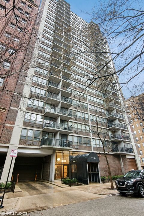 Photo of 2740 N Pine Grove Avenue #13C, Chicago, IL 60614 (MLS # 12460881)