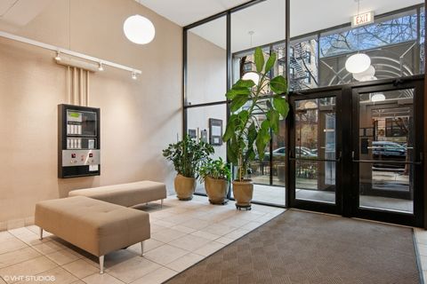 Tiny photo for 2740 N Pine Grove Avenue #13C, Chicago, IL 60614 (MLS # 12460881)