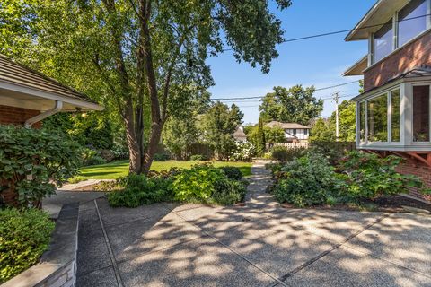 Tiny photo for 2528 Sheridan Road, Evanston, IL 60201 (MLS # 12518289)