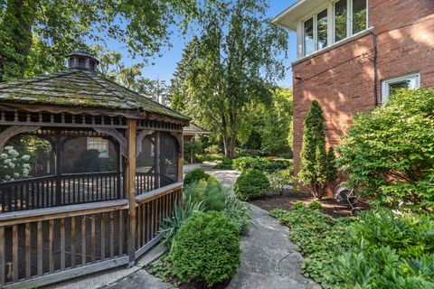 Tiny photo for 2528 Sheridan Road, Evanston, IL 60201 (MLS # 12518289)