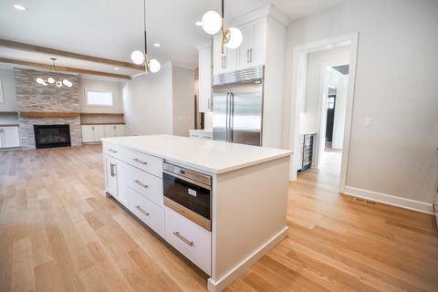 Tiny photo for 206 S Hawthorne Avenue, Elmhurst, IL 60126 (MLS # 12351250)