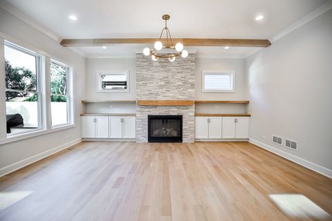 Tiny photo for 206 S Hawthorne Avenue, Elmhurst, IL 60126 (MLS # 12351250)