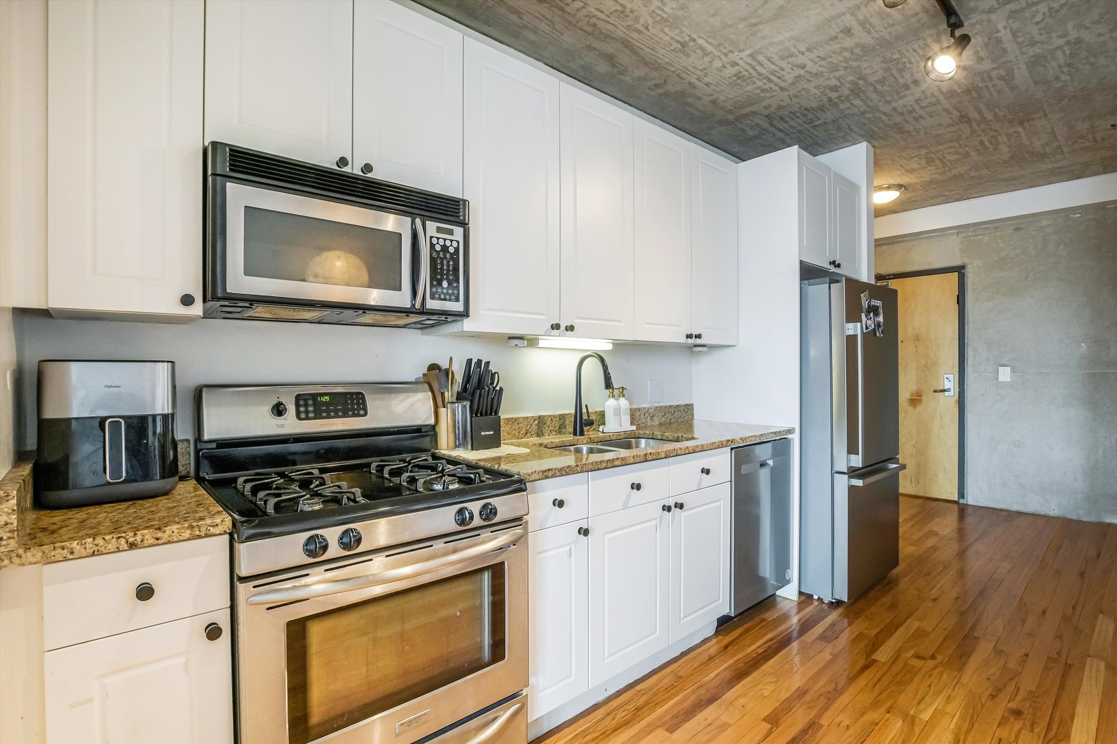 1845 S MICHIGAN Avenue 803