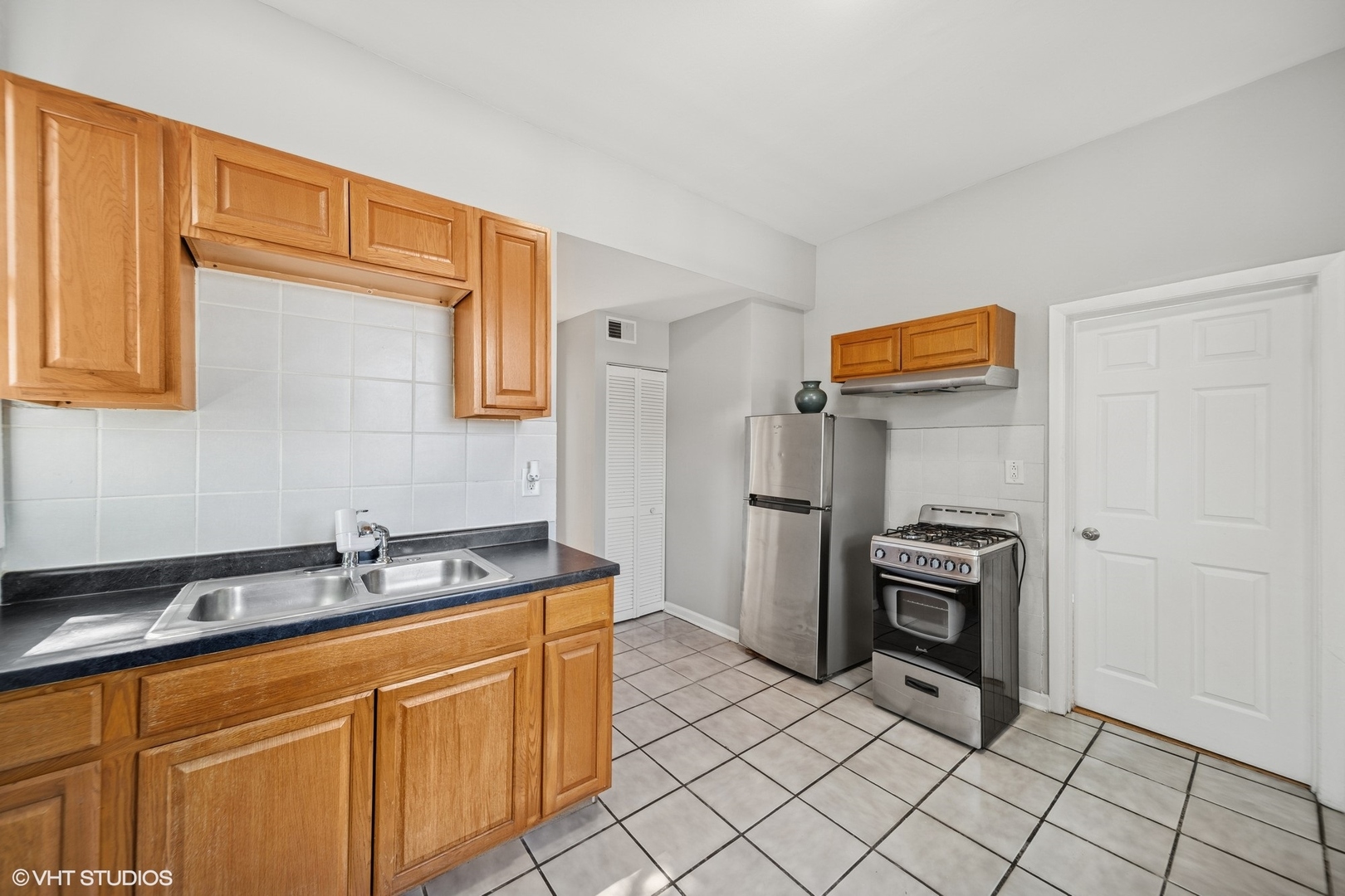 2824 W CERMAK Road