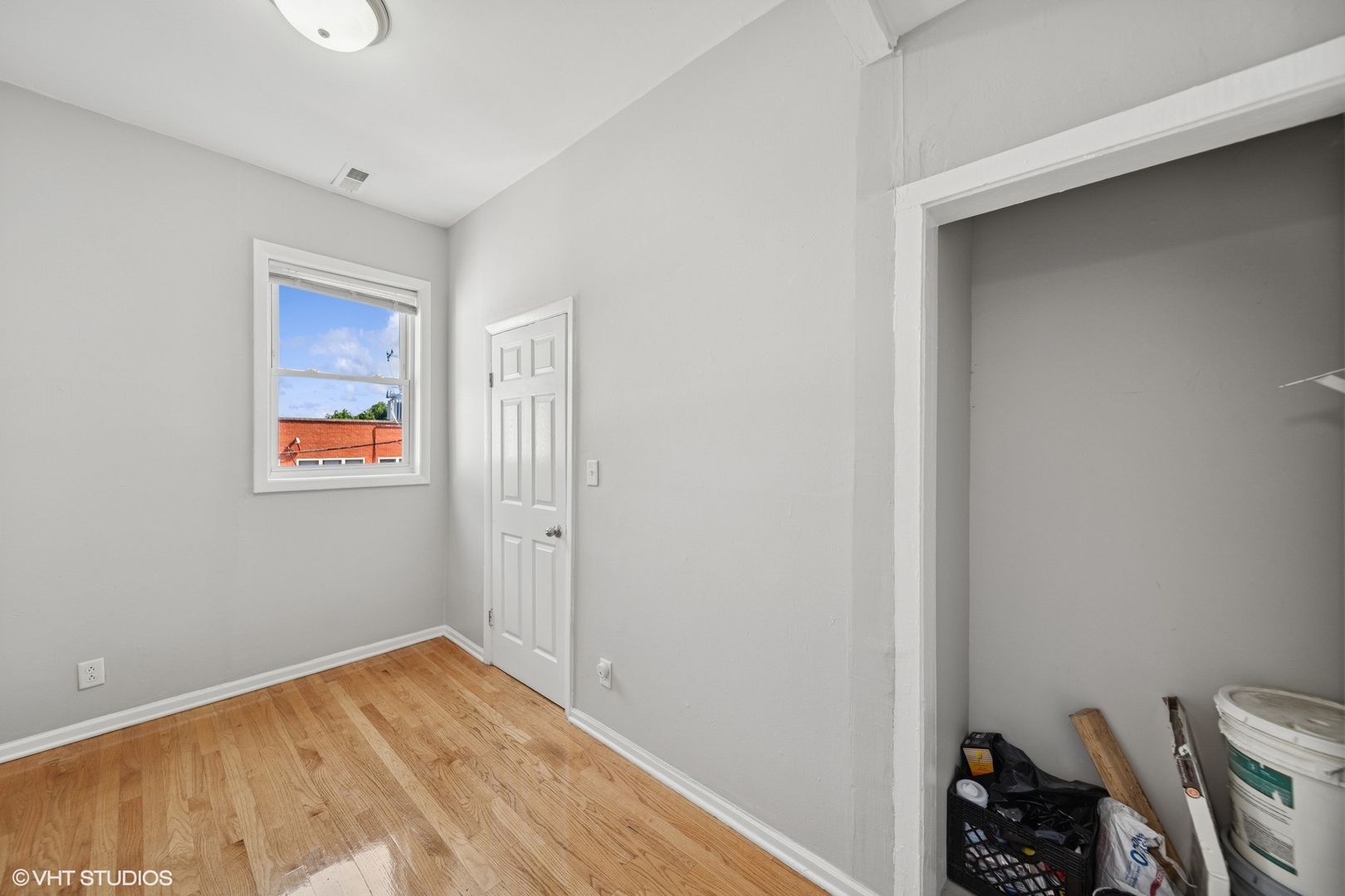 2824 W CERMAK Road