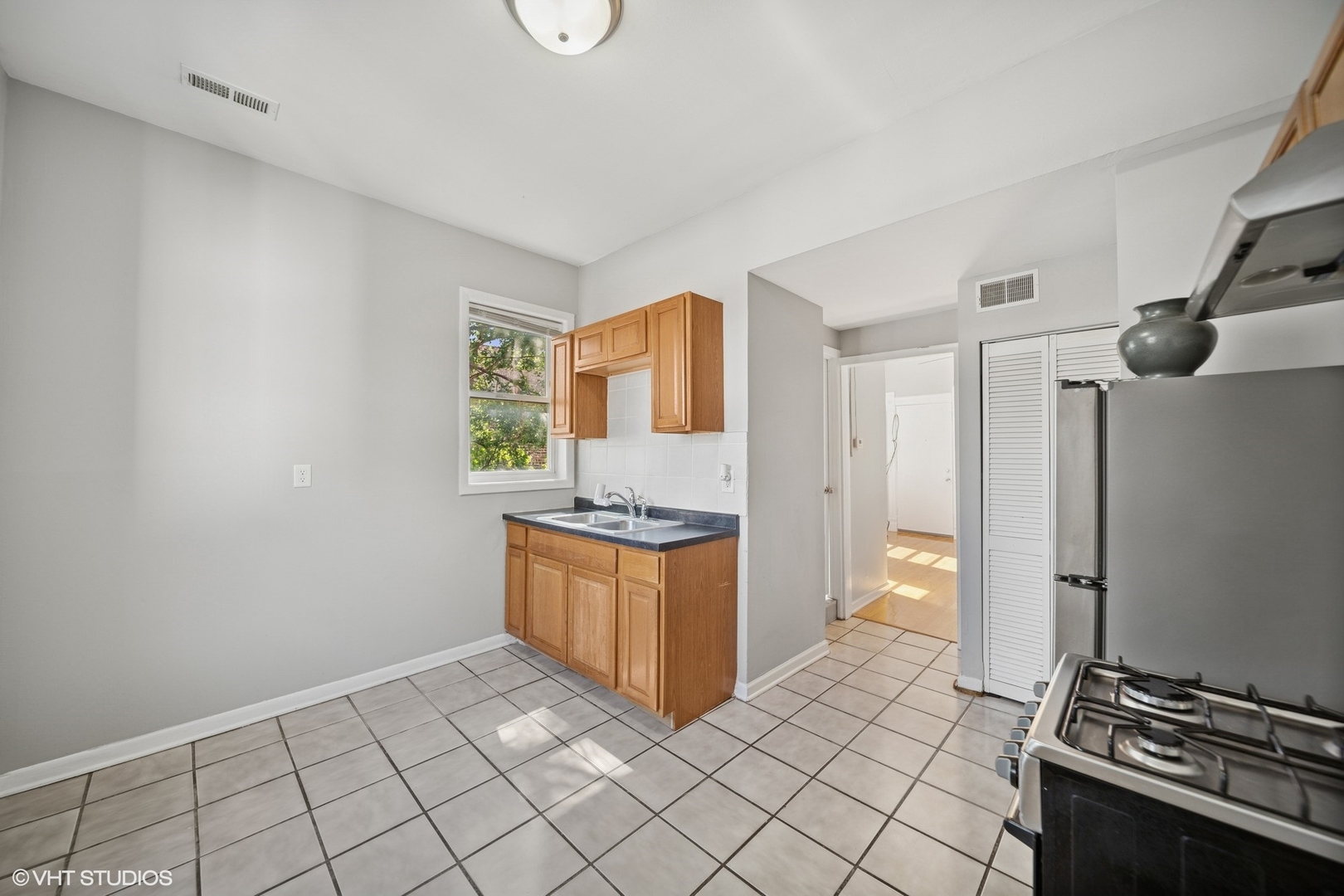 2824 W CERMAK Road