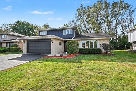 Tiny photo for 8533 W Sun Valley Drive, Palos Hills, IL 60465 (MLS # 12762160)