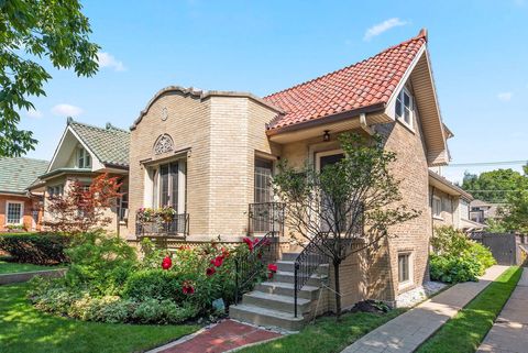 2530 W Morse Avenue Chicago IL 60645