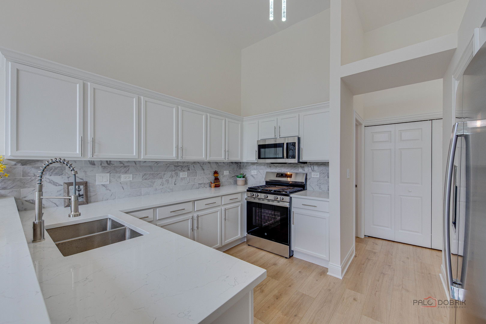 386 Gladstone Lane