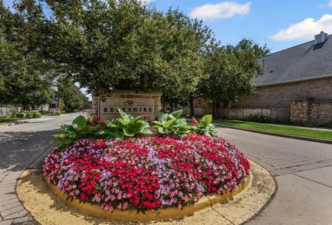 Tiny photo for 1606 FAIRFAX Lane, Oakbrook Terrace, IL 60181 (MLS # 12542546)