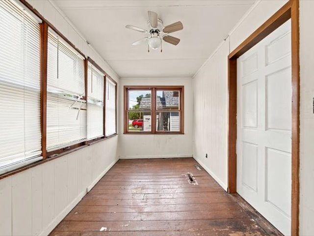219 Ave E