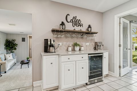 Tiny photo for 214 E Ivy Lane, Arlington Heights, IL 60004 (MLS # 12536580)