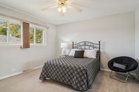 Tiny photo for 214 E Ivy Lane, Arlington Heights, IL 60004 (MLS # 12536580)