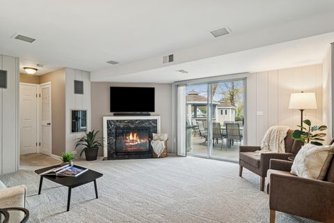 Tiny photo for 214 E Ivy Lane, Arlington Heights, IL 60004 (MLS # 12536580)