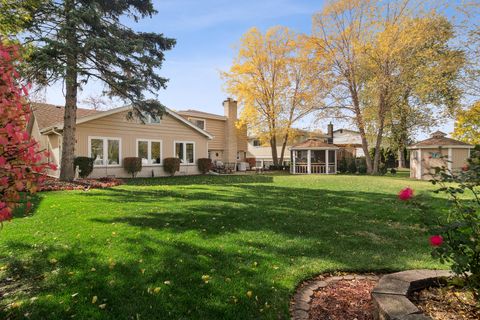 Tiny photo for 214 E Ivy Lane, Arlington Heights, IL 60004 (MLS # 12536580)