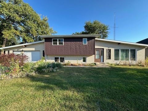 Photo of 998 W Kennedy Road, Braidwood, IL 60408 (MLS # 12472254)