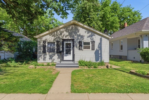 Tiny photo for 821 N Pine Street, Davenport, IA 52804 (MLS # 12657119)
