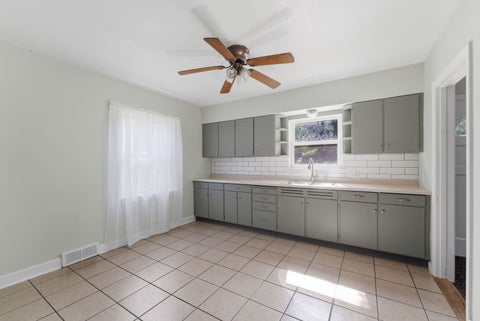 Tiny photo for 821 N Pine Street, Davenport, IA 52804 (MLS # 12657119)