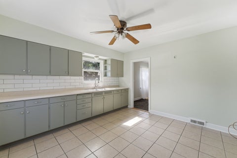 Tiny photo for 821 N Pine Street, Davenport, IA 52804 (MLS # 12657119)