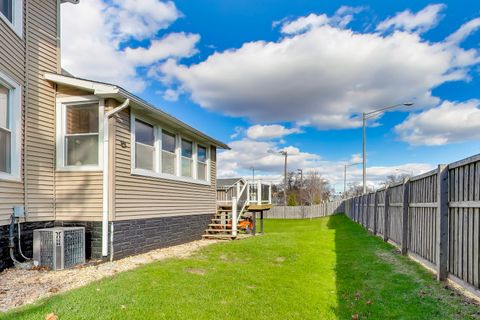 Tiny photo for 631 S Hale Street, Wheaton, IL 60187 (MLS # 12670468)