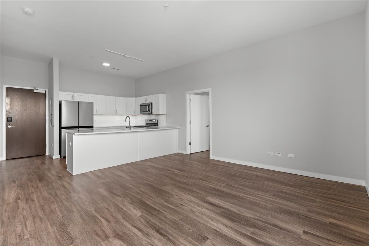 1900 W Lawrence Avenue 402