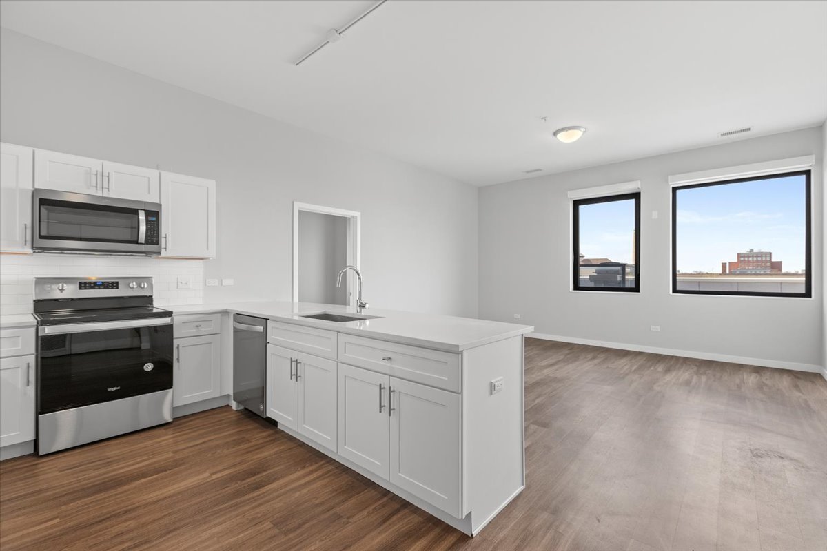 1900 W Lawrence Avenue 402