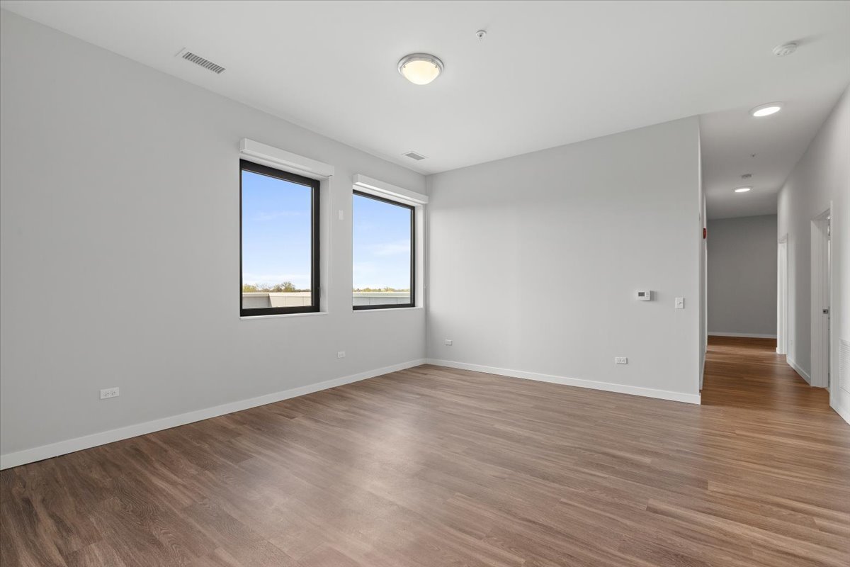 1900 W Lawrence Avenue 402
