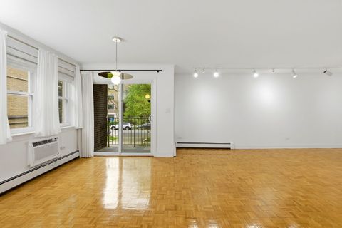 Tiny photo for 1310 Maple Avenue #2C, Evanston, IL 60201 (MLS # 12628620)