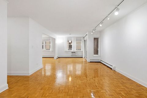 Tiny photo for 1310 Maple Avenue #2C, Evanston, IL 60201 (MLS # 12628620)