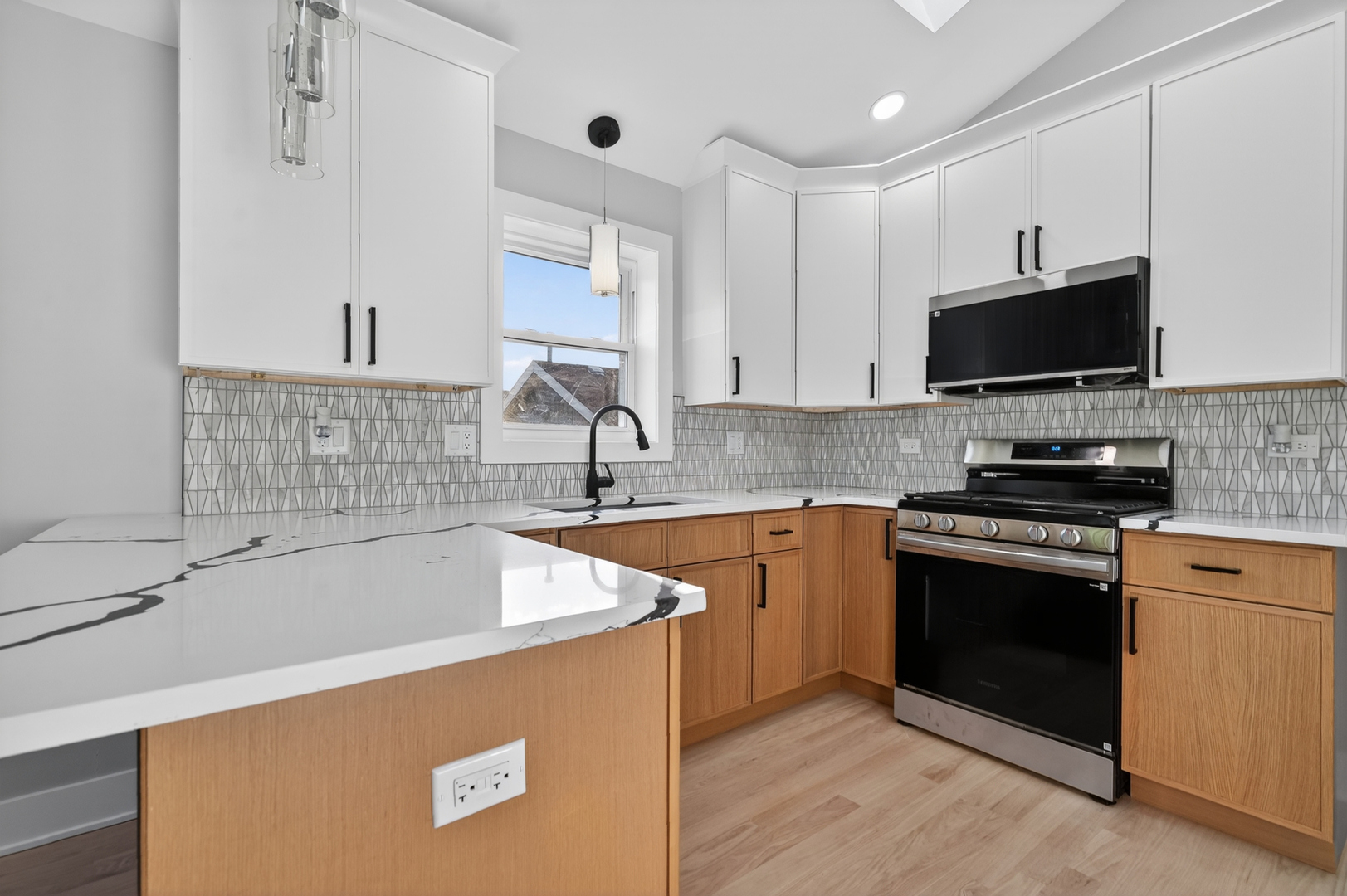 5733 W 83rd Place