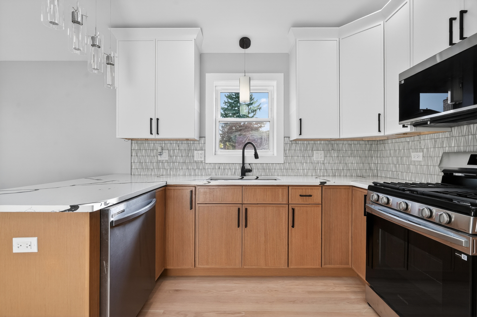 5733 W 83rd Place