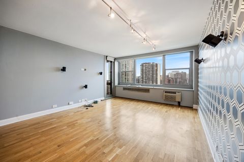 Tiny photo for 555 W Cornelia Avenue #1904, Chicago, IL 60657 (MLS # 12412542)