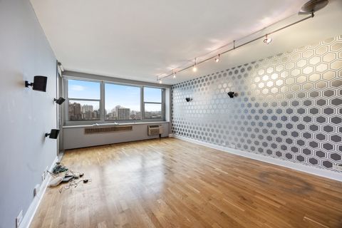 Tiny photo for 555 W Cornelia Avenue #1904, Chicago, IL 60657 (MLS # 12412542)