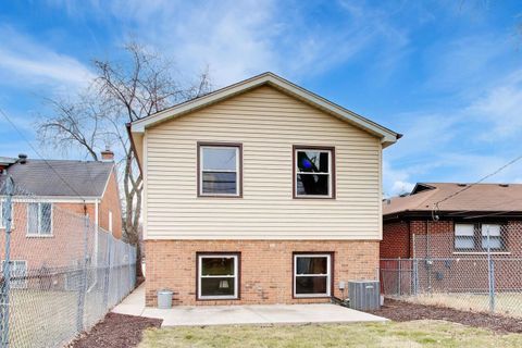 Tiny photo for 1220 N Maple Avenue, La Grange Park, IL 60526 (MLS # 12556674)