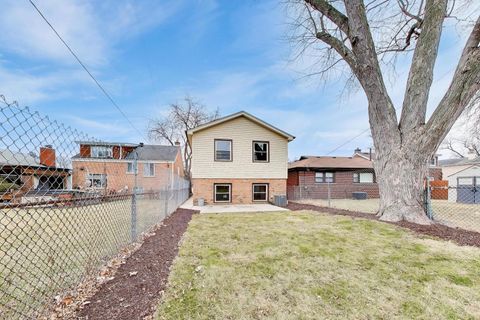 Tiny photo for 1220 N Maple Avenue, La Grange Park, IL 60526 (MLS # 12556674)